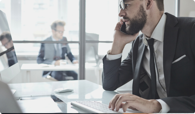 <top>02</top><span>Сэкономите на <b>увеличении команды</b></span>